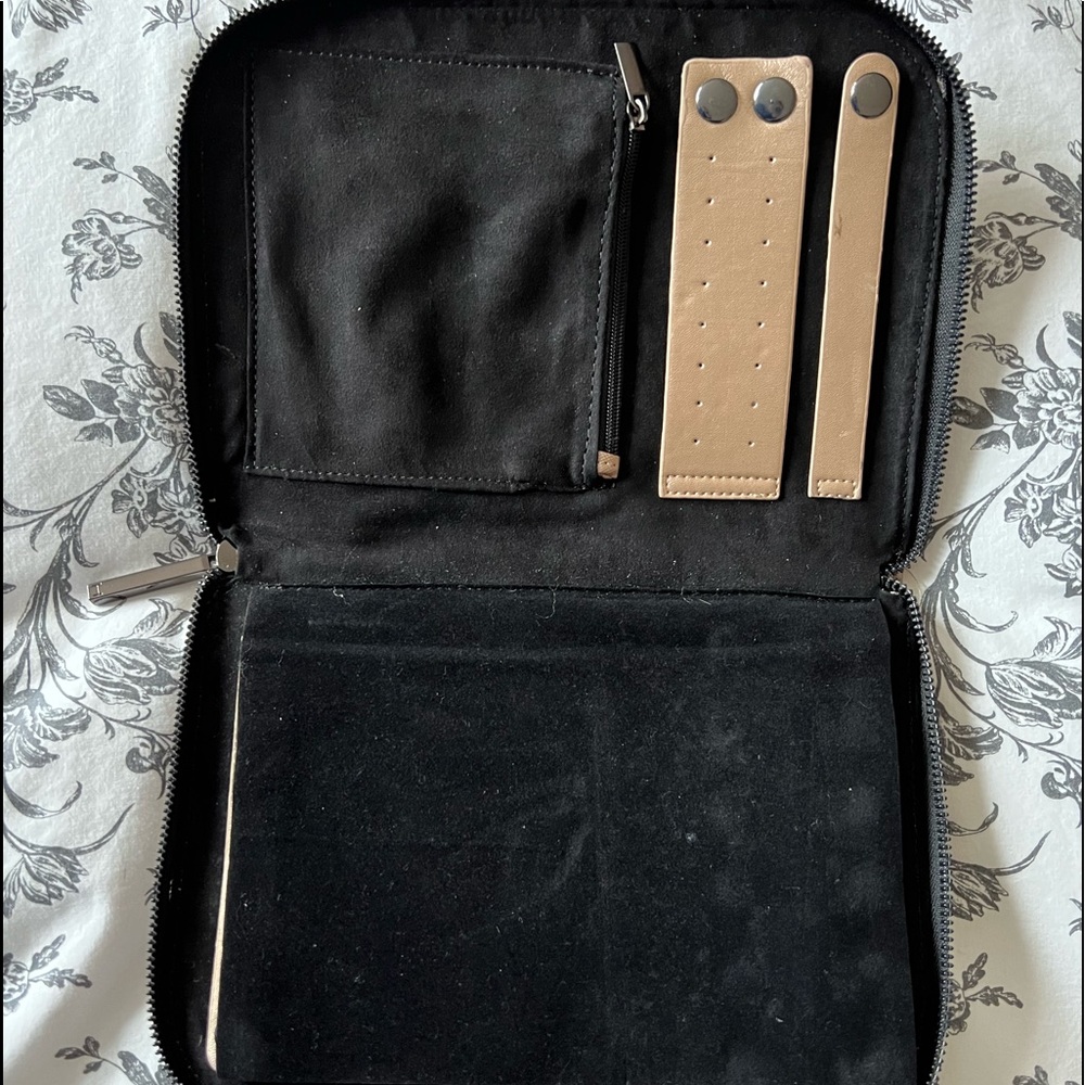 Halston jewelry case